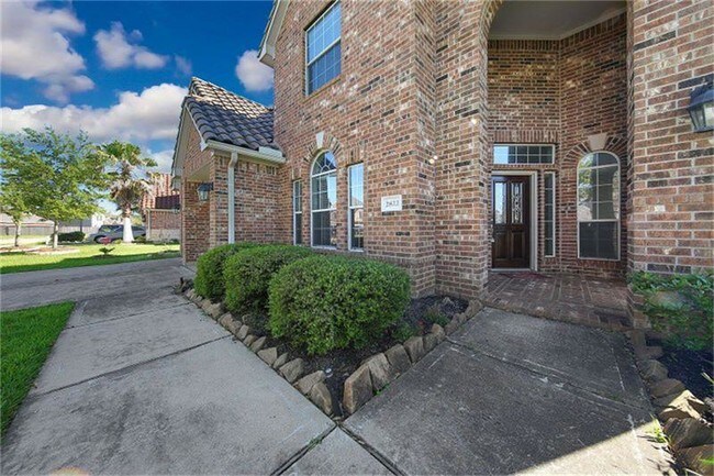 Building Photo - 2822 Lake Villa Dr