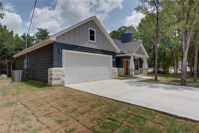 Building Photo - 346 Lamaloa Ln