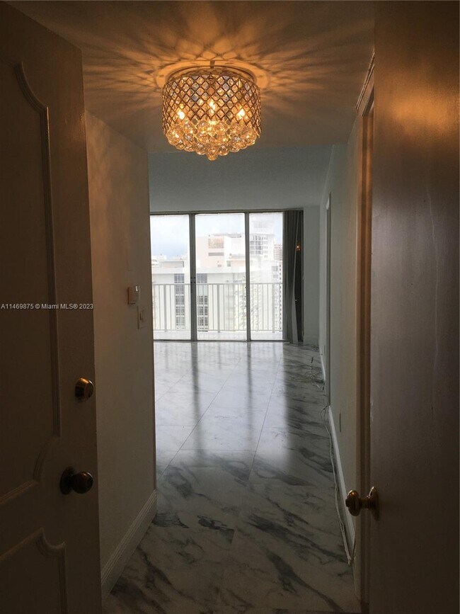 Foto del edificio - 5838 Collins Ave