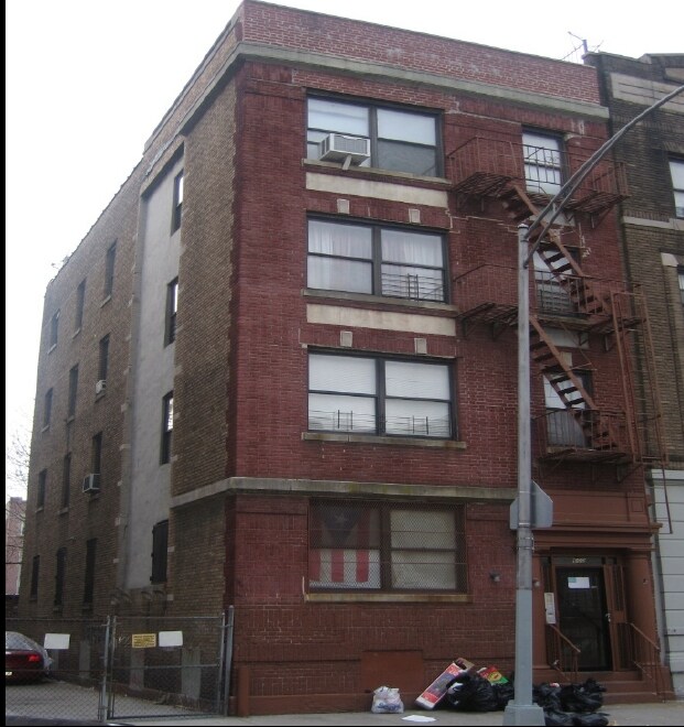 Primary Photo - 600 E 22nd St