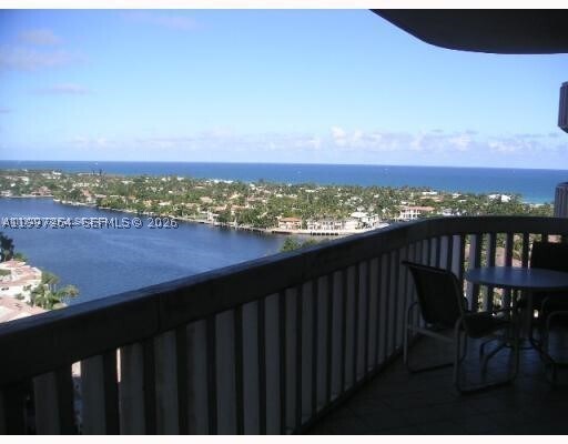 Foto del edificio - 19355 Turnberry Way