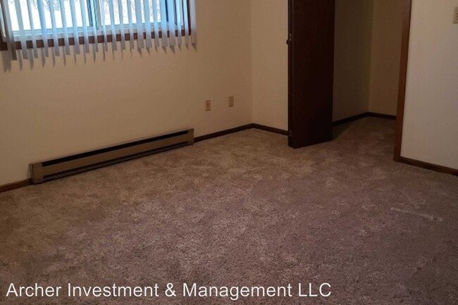 Building Photo - 1612 E Gateway Cir S