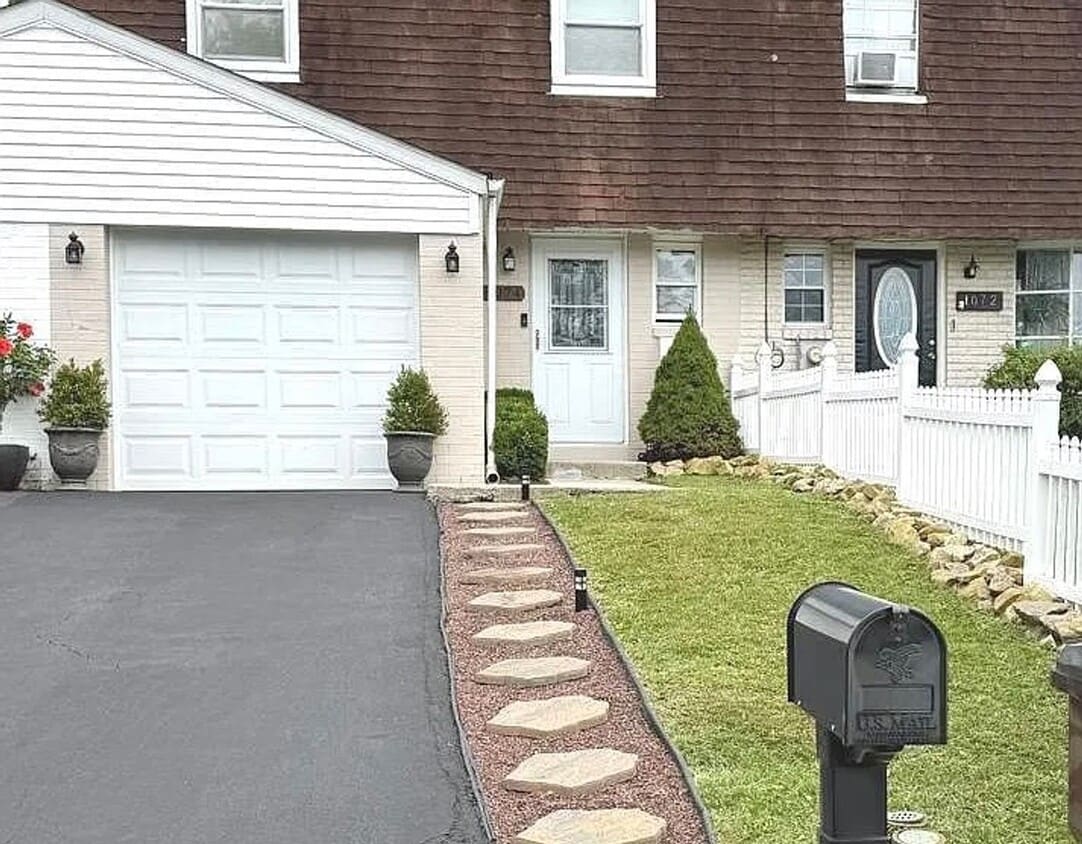 Primary Photo - Beautiful 3 Bedroom House