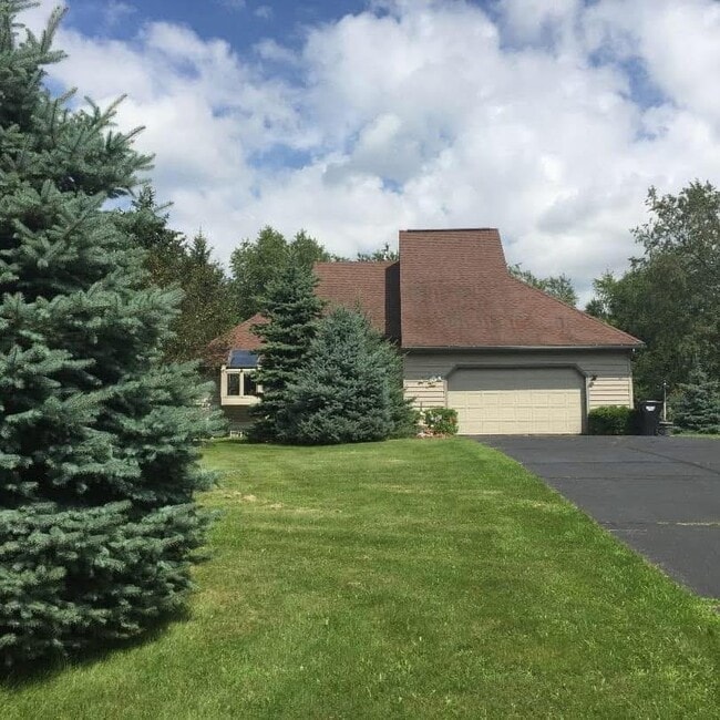 Building Photo - 7230 Fox Meadow Dr NE