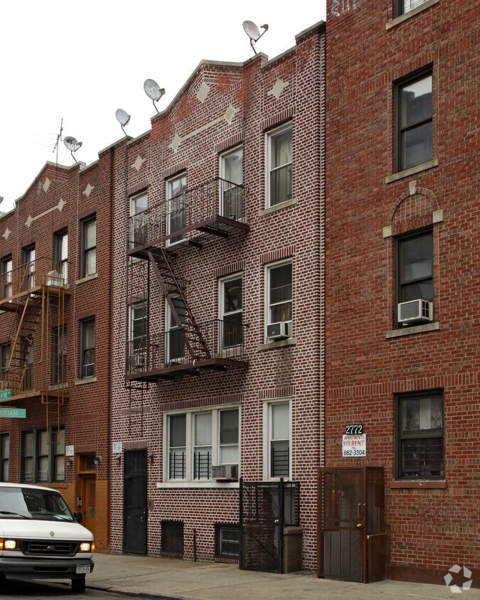 Foto principal - 2776 Valentine Ave