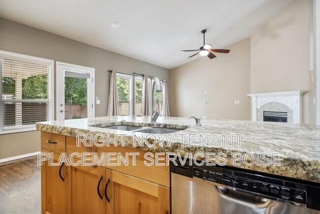Building Photo - 3945 N Waterloo Way