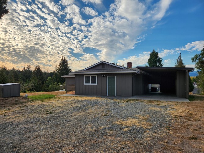 Foto del edificio - 4 bed 2 bath in Sequim, nice mountain view!