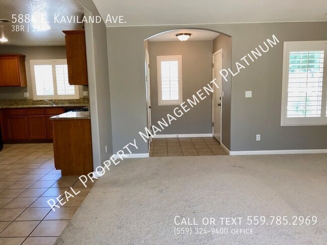 Building Photo - $2,100 Fowler & Jensen 3 Bedroom Home - E....