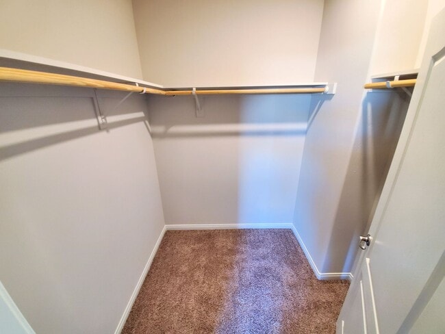 Building Photo - BEAUTIFUL 2 Bed/2 Bath DUPLEX WITH SOLAR!!