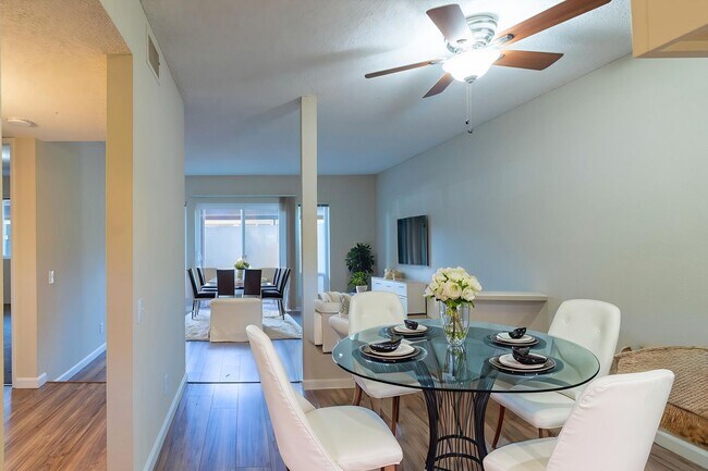 Foto del interior - Riverside Gardens