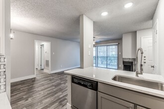 Building Photo - 748 N Millbend Dr