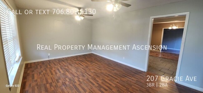 Building Photo - 207 Gracie Ave