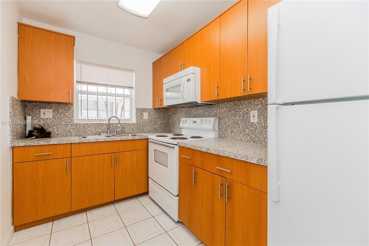 1060 NE 78th St Unit 6, Miami, FL 33138 Room for Rent in Miami, FL