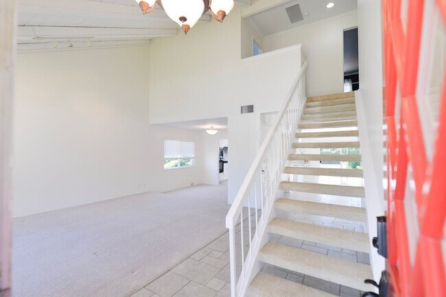 Foto del edificio - Spacious & Fabulous! Two story 3 bedroom 2...