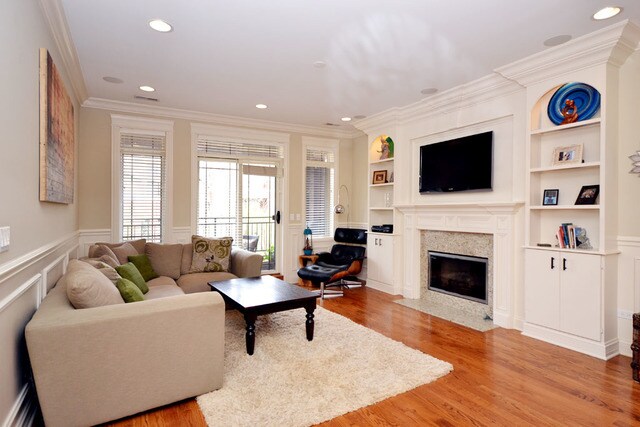 Building Photo - 847 W Diversey Pkwy