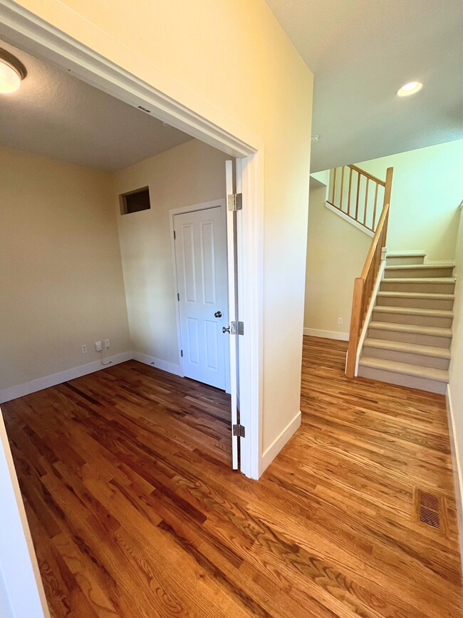 Downstairs Room - 4617 NE Cleveland Ave