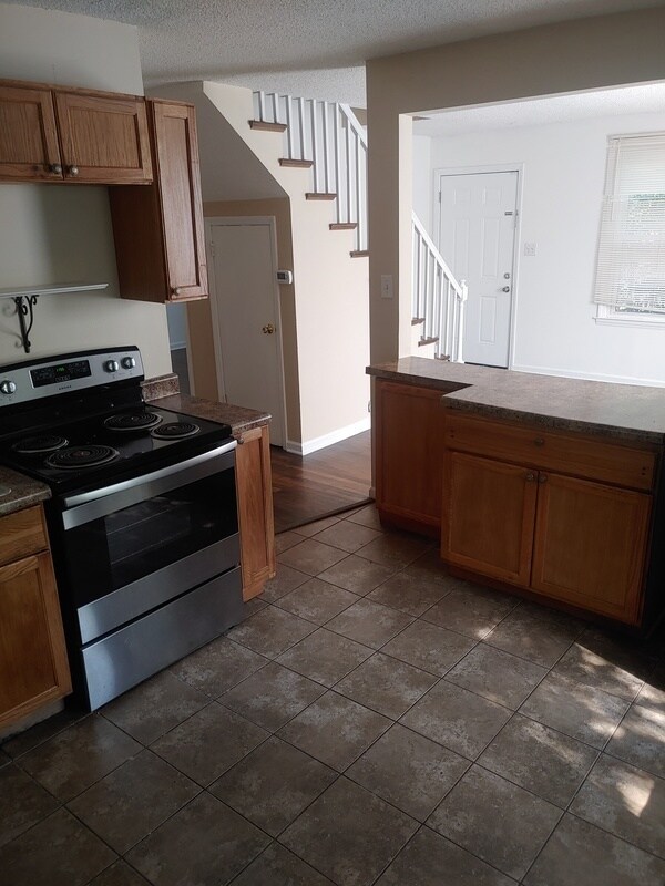 Building Photo - 4201 Dinglewood Ave