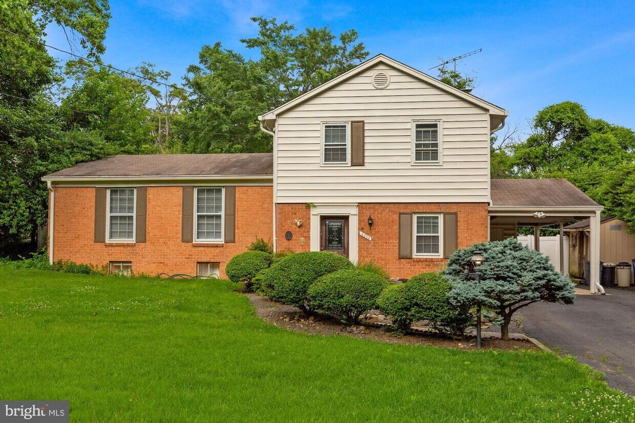 Foto principal - 4003 Whispering Ln