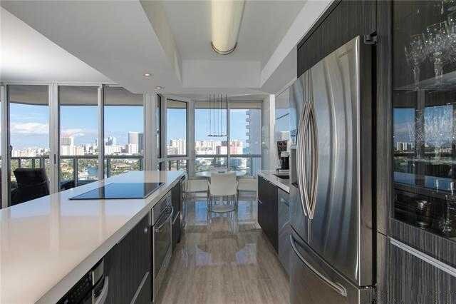 Foto del edificio - 21205 Yacht Club Dr