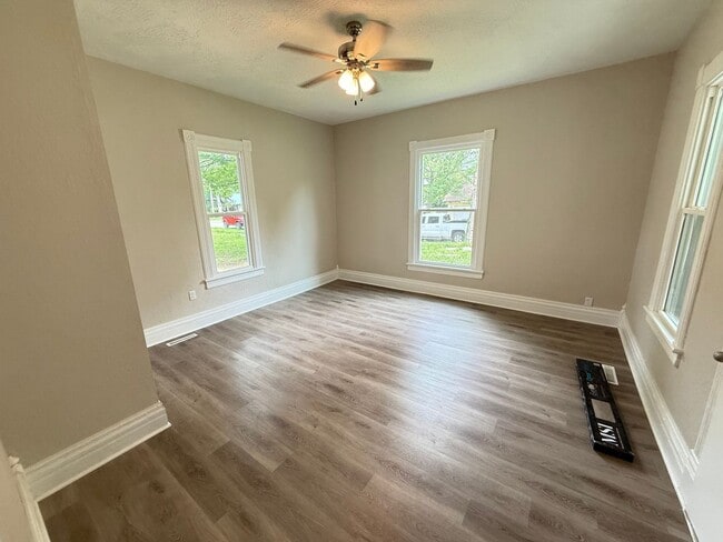 Building Photo - 3 Bed 1 Bath Aurora, MO