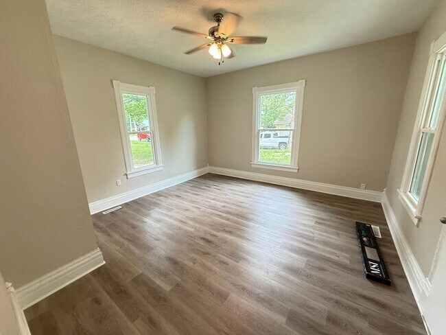 Foto del edificio - 3 Bed 1 Bath Aurora, MO