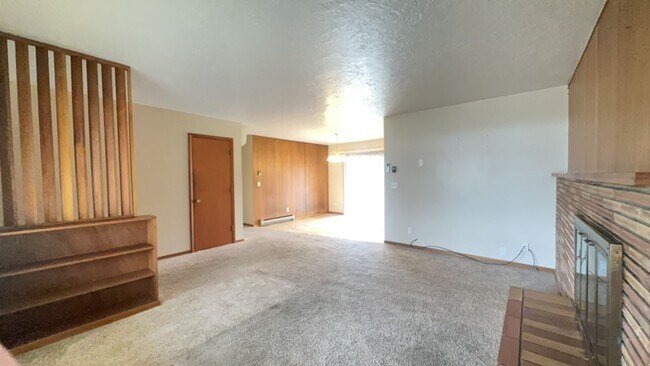 Foto del edificio - Charming 3BR/2.5BA Home with Fenced Yard in NE Madras