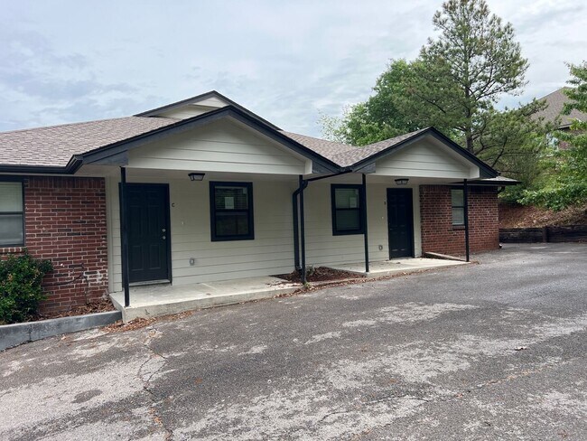 Building Photo - 2 Bedroom 1 bathroom