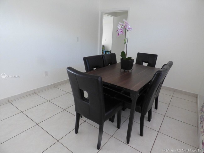 Foto del edificio - 2040 NE 202nd St