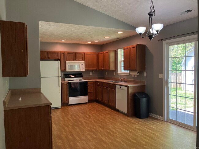 Foto del edificio - 8120 Cedar Point Dr