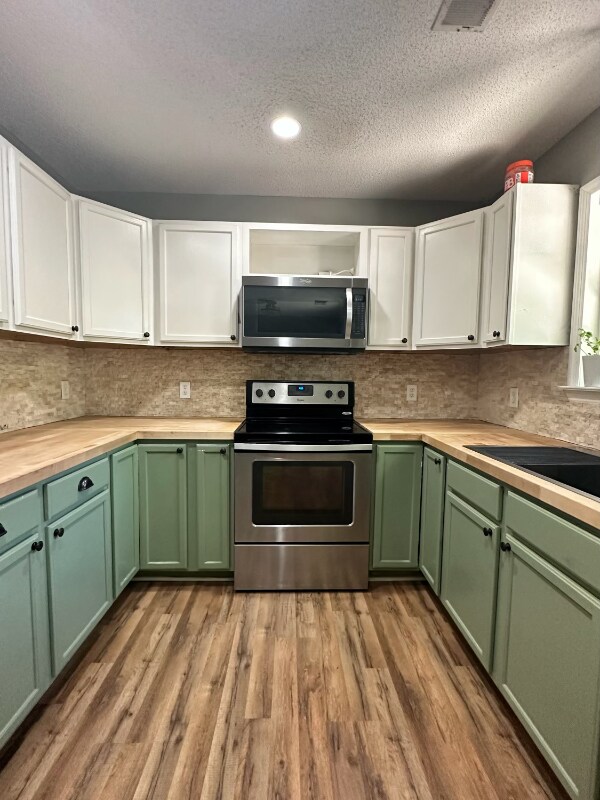 Building Photo - 13 Grandiflora Ln