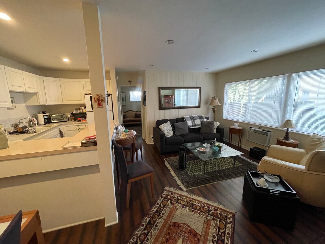 215 S Reeves Dr Unit A, Beverly Hills, CA 90212 Apartments in Beverly Hills, CA