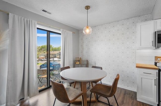 Building Photo - 5841 Brentwood Trce