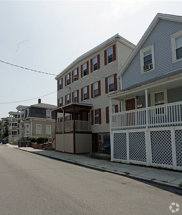 Building Photo - 117-119 Wrentham St