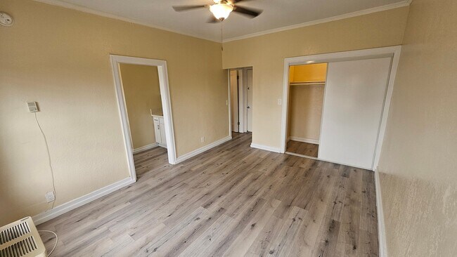 Foto del edificio - 1185 E Vernon Ave