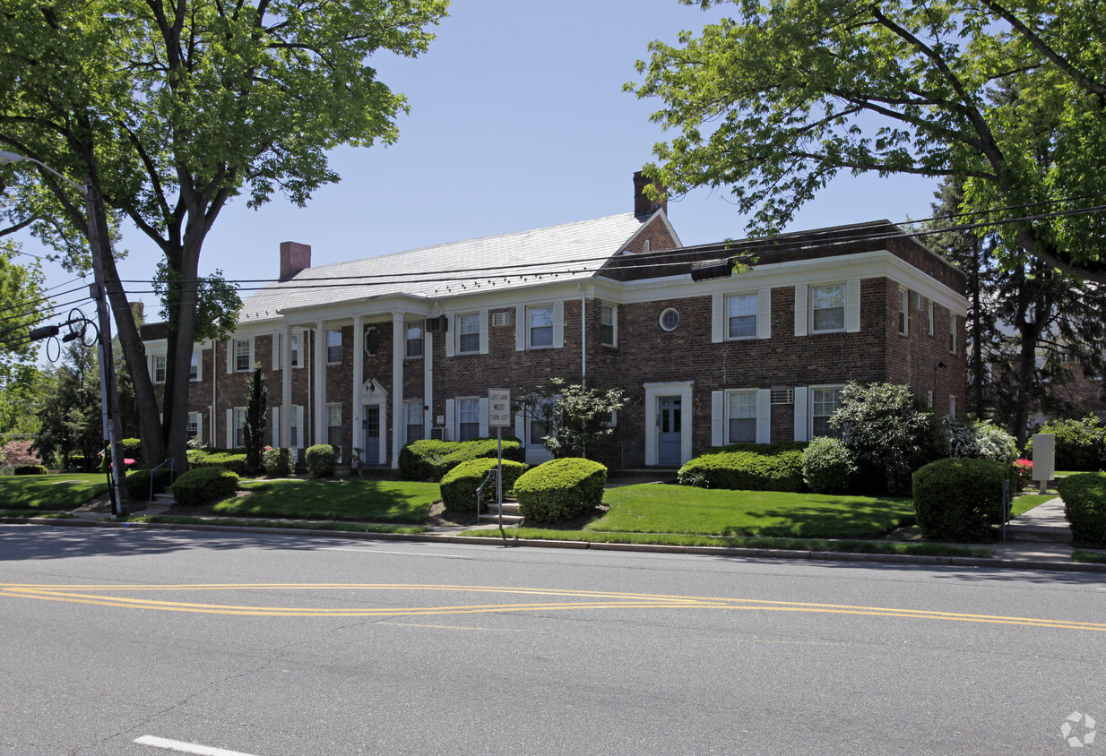 Building Photo - Wyoming Villas Apartments