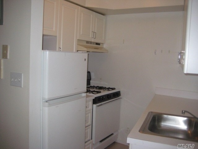 Building Photo - 140-40 31st Dr