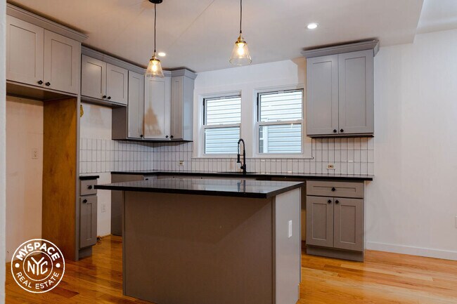 Foto del edificio - 215-34 106th Ave
