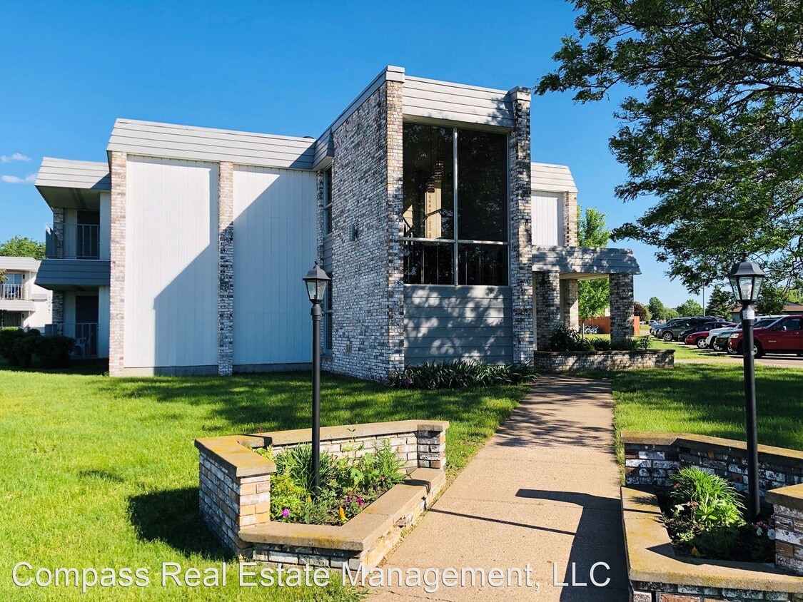 Primary Photo - 1025 W MacArthur Ave