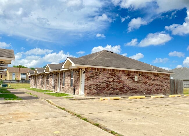 Building Photo - 2510 Chuparosa Ct