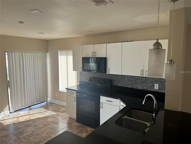 Building Photo - 180 Coralwood Cir