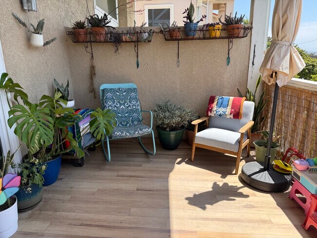 Front Patio - 222 S Guadalupe Ave