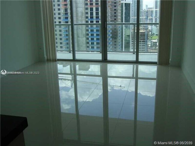 Building Photo - 1111 SW 1st Ave