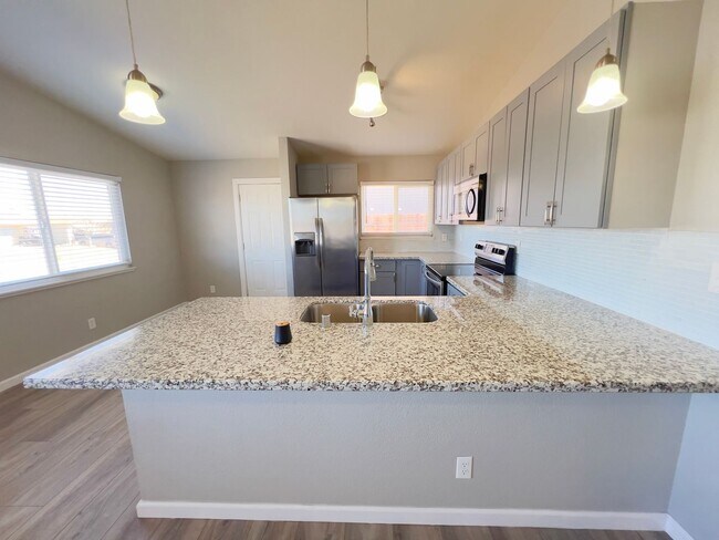 Foto del edificio - 4 bedrooms, 2 bathrooms home located in Henderson