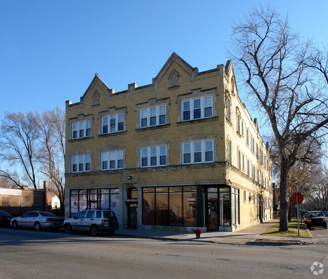 Foto del edificio - 723 W 111th St