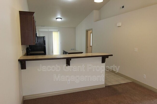 Foto del edificio - 454 E Center St