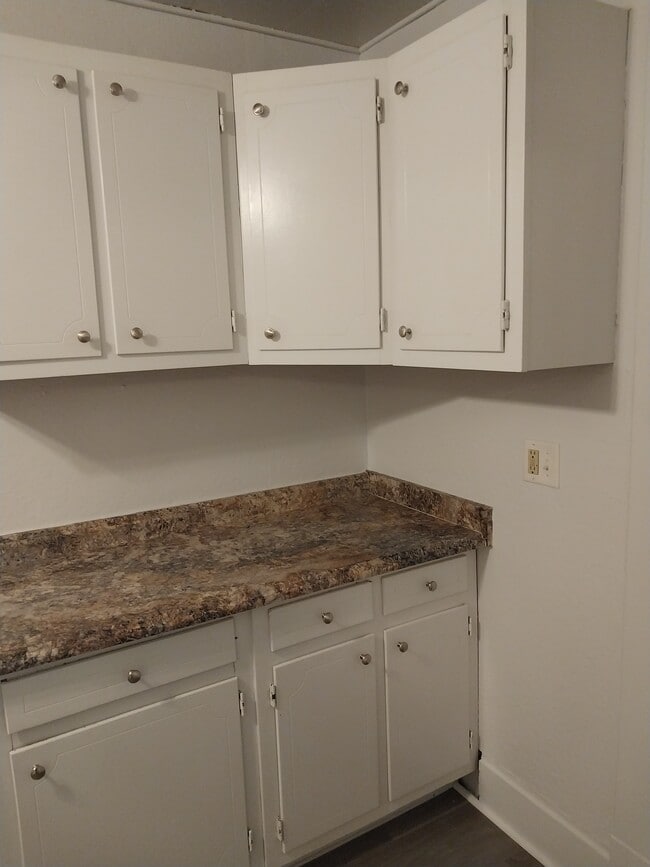 Building Photo - 51 E Summit St