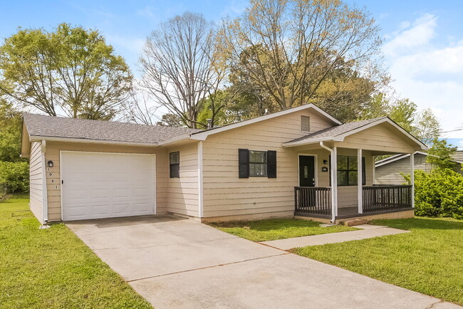 Building Photo - 1061 Lombardy Way