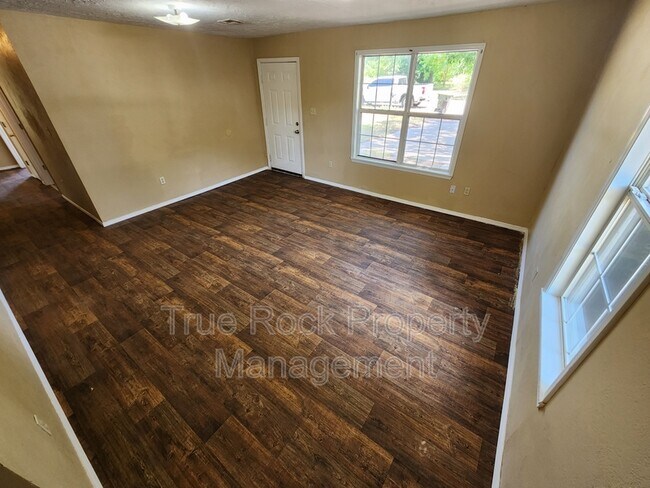 Foto del edificio - 522 W 2nd St