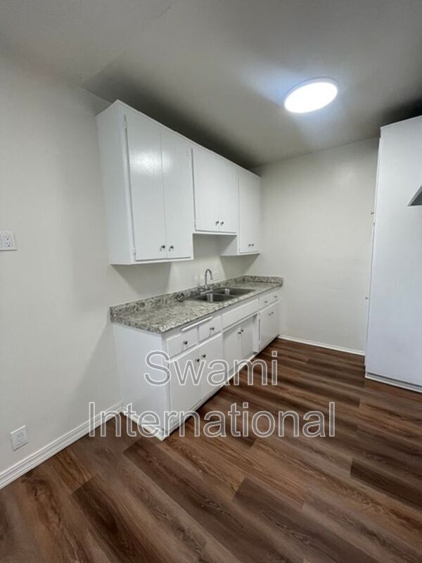 Building Photo - 10970 S Figueroa St
