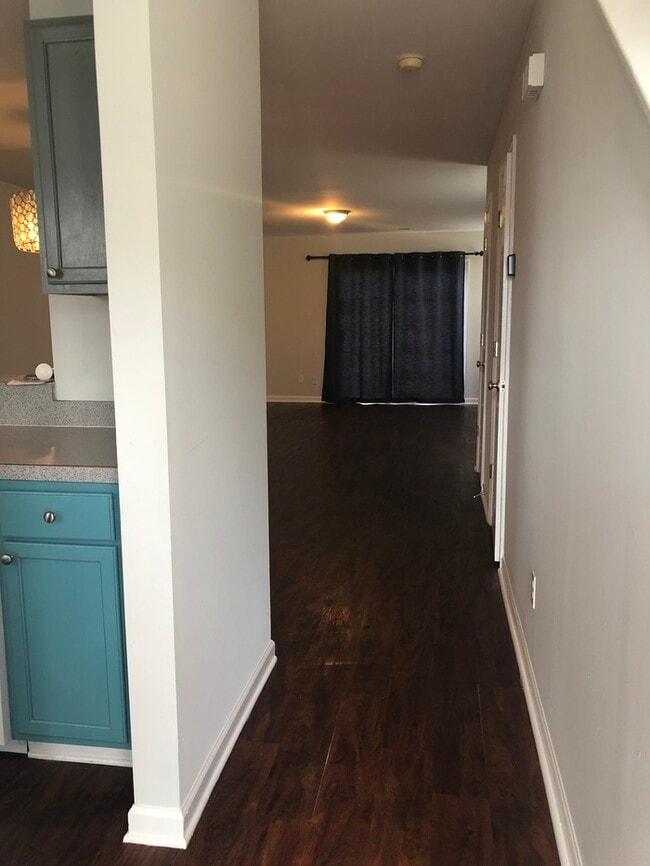 Building Photo - 9010 Maple Grove FOR RENT!